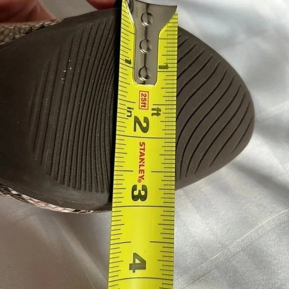 Clarks AMBYR JOY PUMP size 7 . Super comfortable 3” pump heels with animal print - Picture 5 of 12